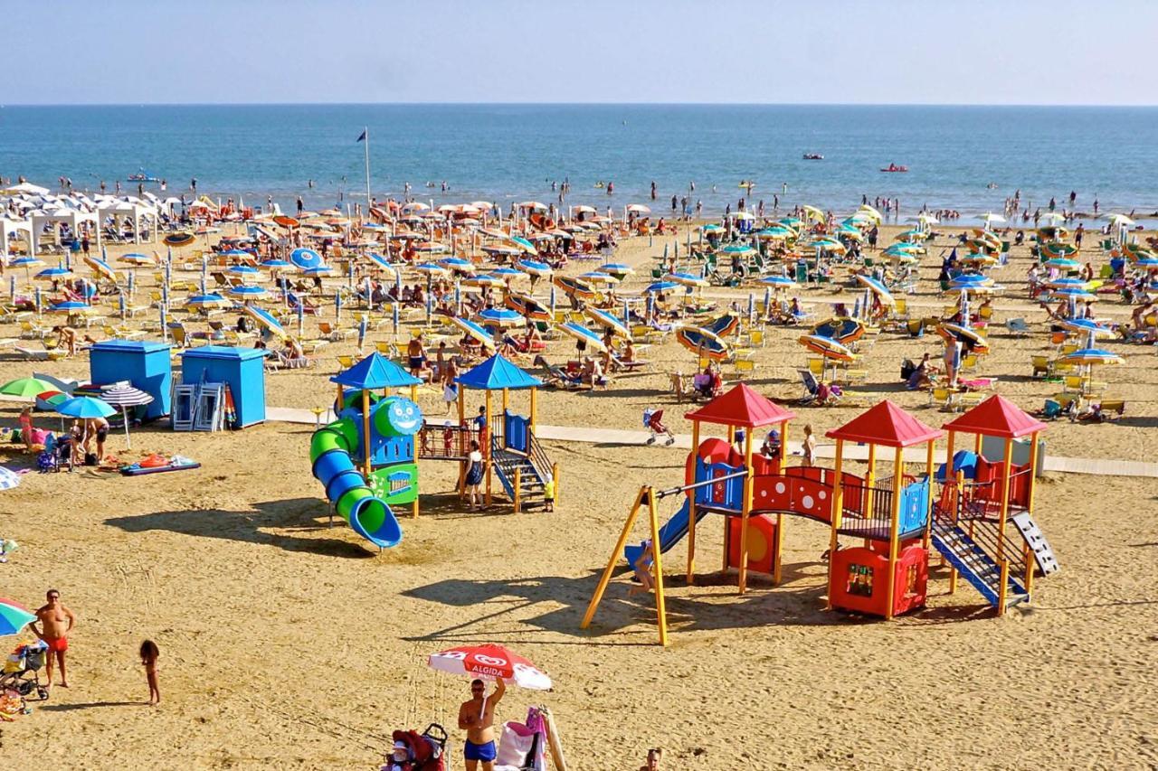 Hotel Adriatico Bibione Exterior foto